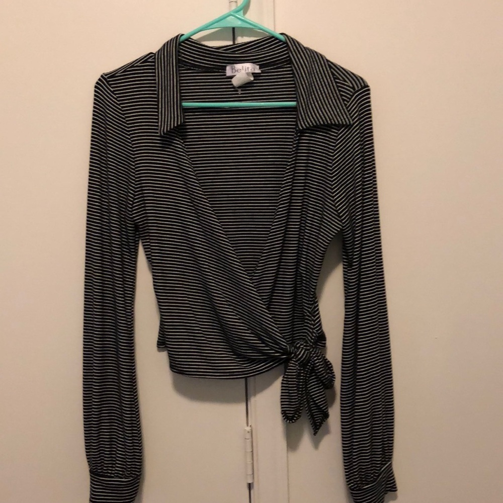 Deep cut long sleeve crop top